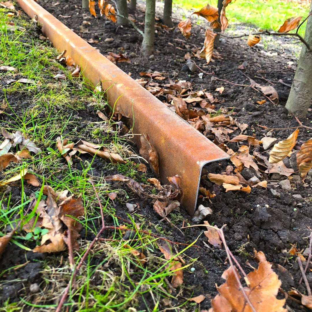 Borderrand met omgezette bovenrand van 3 mm cortenstaal