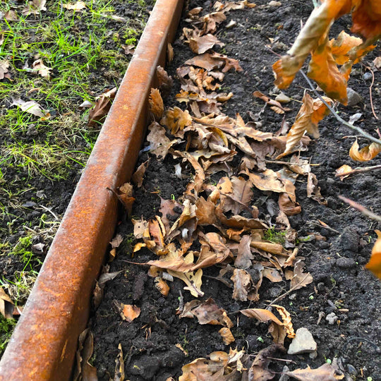 Borderrand met omgezette bovenrand van 3 mm cortenstaal