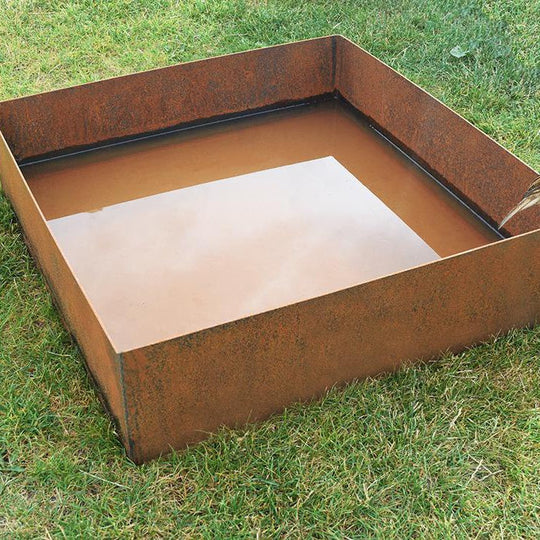 Vierkante waterbassin, cortenstaal / zwart gelakt