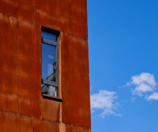 Gevelpanelen van cortenstaal