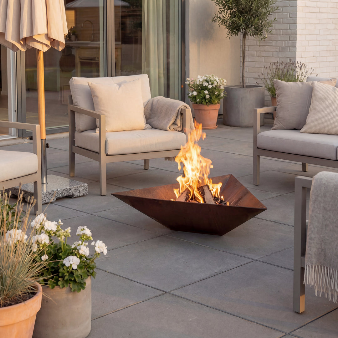 Vuurschaal van cortenstalen, driehoekige