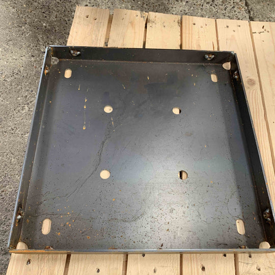 Brievenbus van cortenstaal, minimalistisch