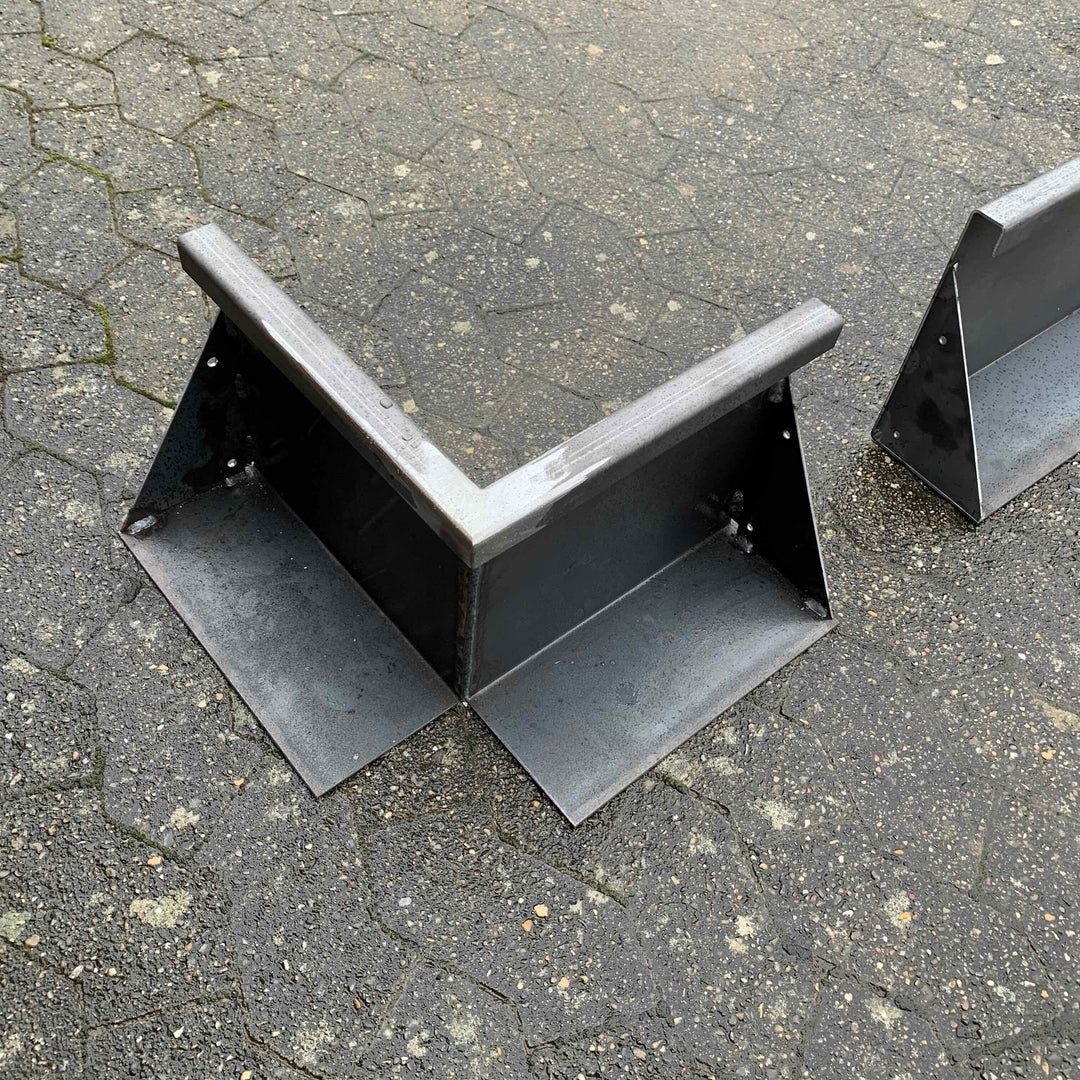 Binnenhoekelement voor keerwanden van cortenstaal