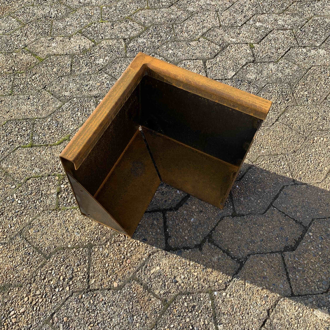 Buitenhoekelement voor keerwanden van cortenstaal